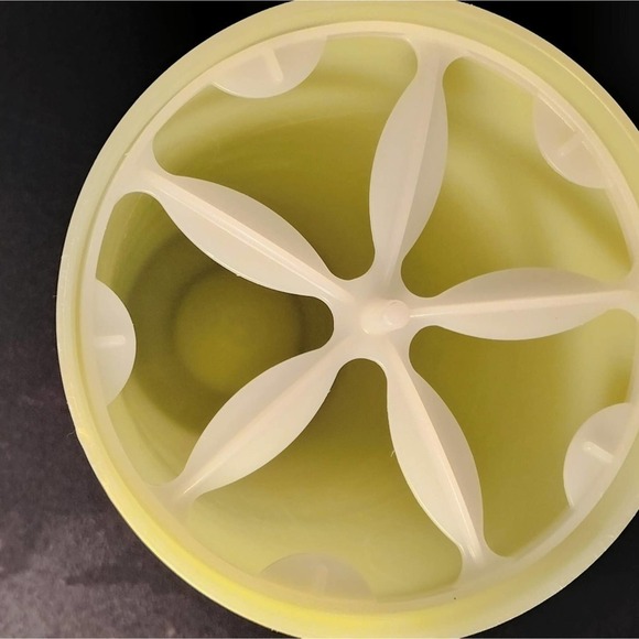 Tupperware Quick Shake #844 bright yellow w/ top #845, blender #846 Vintage (E3) - Picture 5 of 6